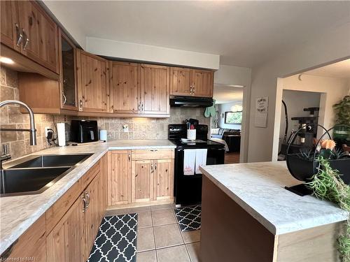 59 Graystone Crescent, Welland, ON - Indoor Photo Showing Kitchen With Double Sink