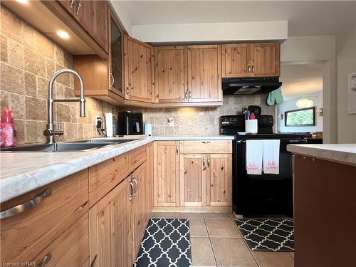 59 Graystone Crescent, Welland, ON - Indoor Photo Showing Kitchen With Double Sink