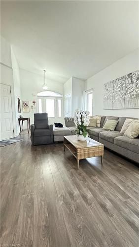 40 Sinclair Street Street, Dundalk, ON - Indoor Photo Showing Living Room