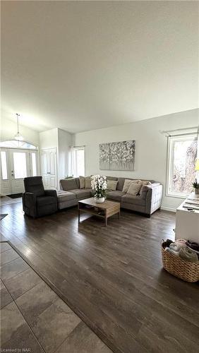 40 Sinclair Street Street, Dundalk, ON - Indoor Photo Showing Living Room