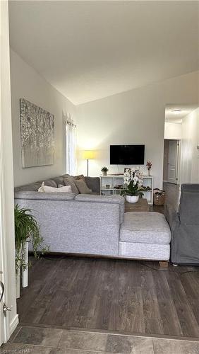 40 Sinclair Street Street, Dundalk, ON - Indoor Photo Showing Living Room