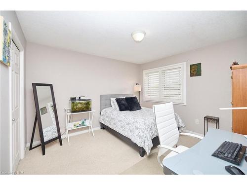 107 Napa Lane, Hamilton, ON - Indoor Photo Showing Bedroom