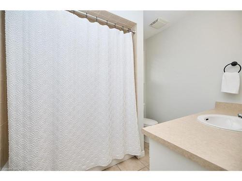 107 Napa Lane, Hamilton, ON - Indoor Photo Showing Bathroom