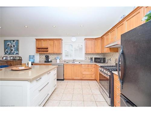 107 Napa Lane, Hamilton, ON - Indoor Photo Showing Kitchen With Double Sink