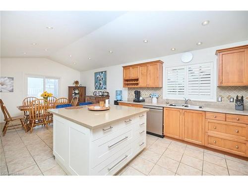 107 Napa Lane, Hamilton, ON - Indoor Photo Showing Kitchen With Double Sink