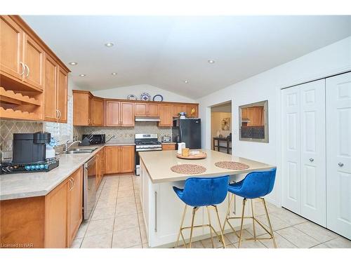 107 Napa Lane, Hamilton, ON - Indoor Photo Showing Kitchen With Double Sink