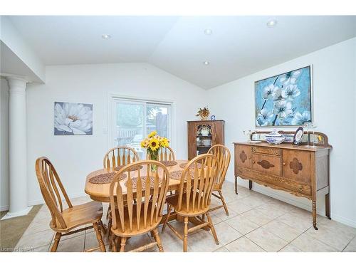 107 Napa Lane, Hamilton, ON - Indoor Photo Showing Dining Room