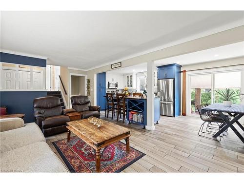 2978 St. Paul Avenue, Niagara Falls, ON - Indoor Photo Showing Living Room