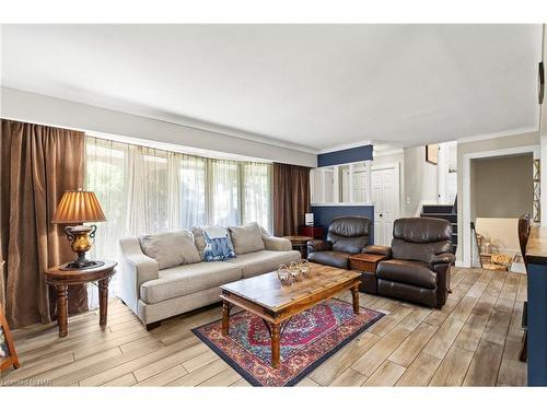 2978 St. Paul Avenue, Niagara Falls, ON - Indoor Photo Showing Living Room