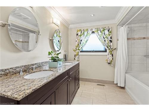 2978 St. Paul Avenue, Niagara Falls, ON - Indoor Photo Showing Bathroom