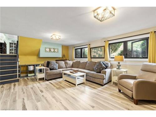 2978 St. Paul Avenue, Niagara Falls, ON - Indoor Photo Showing Living Room