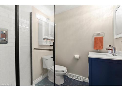 2978 St. Paul Avenue, Niagara Falls, ON - Indoor Photo Showing Bathroom