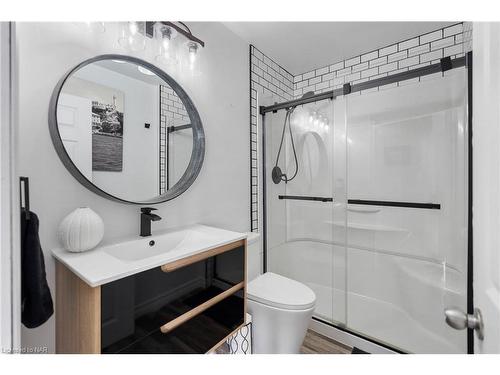 421 Ramsey Road, Dunnville, ON - Indoor Photo Showing Bathroom