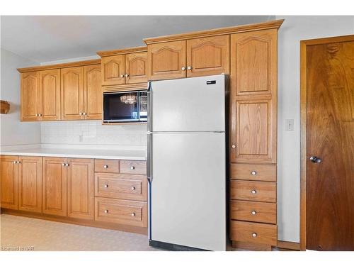 6702 Margaret Street, Niagara Falls, ON - Indoor Photo Showing Kitchen