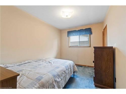 6702 Margaret Street, Niagara Falls, ON - Indoor Photo Showing Bedroom