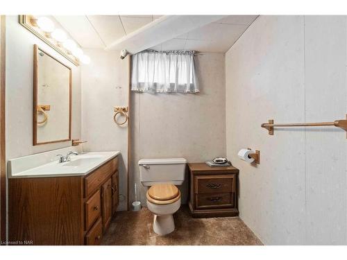 6702 Margaret Street, Niagara Falls, ON - Indoor Photo Showing Bathroom