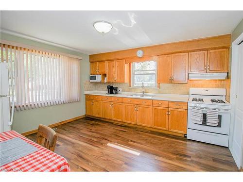 64 White Avenue, Welland, ON - Indoor Photo Showing Kitchen