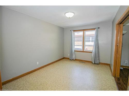 64 White Avenue, Welland, ON - Indoor Photo Showing Other Room