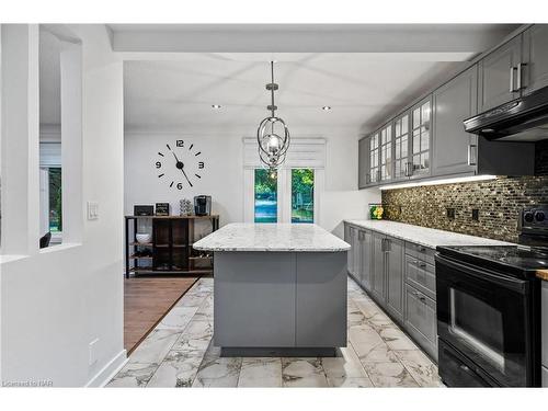 7180 Woodington Road, Niagara Falls, ON - Indoor Photo Showing Kitchen