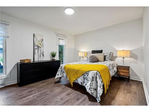 7180 Woodington Road, Niagara Falls, ON - Indoor Photo Showing Bedroom