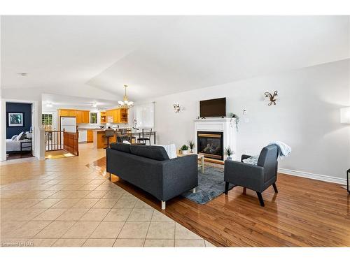 72 Chapel Street N, Thorold, ON - Indoor Photo Showing Living Room With Fireplace