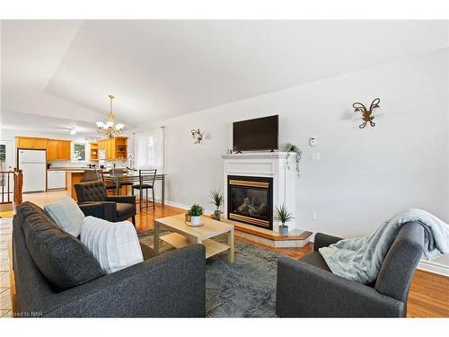 72 Chapel Street N, Thorold, ON - Indoor Photo Showing Living Room With Fireplace