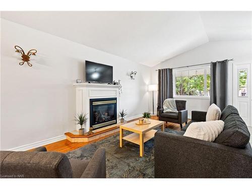 72 Chapel Street N, Thorold, ON - Indoor Photo Showing Living Room With Fireplace