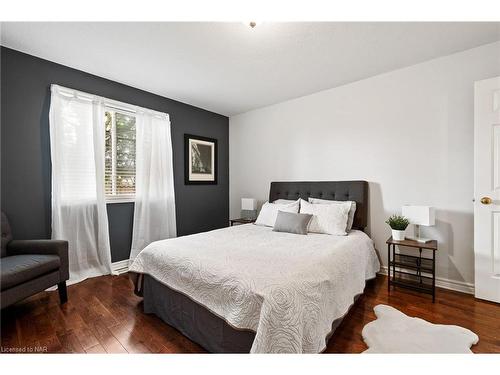 72 Chapel Street N, Thorold, ON - Indoor Photo Showing Bedroom