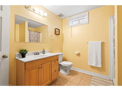 72 Chapel Street N, Thorold, ON - Indoor Photo Showing Bathroom