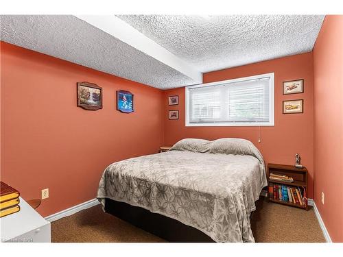 21 Kimbermount Drive, St. Catharines, ON - Indoor Photo Showing Bedroom