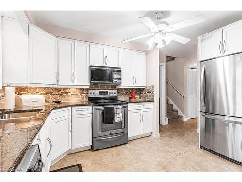 21 Kimbermount Drive, St. Catharines, ON - Indoor Photo Showing Kitchen With Double Sink