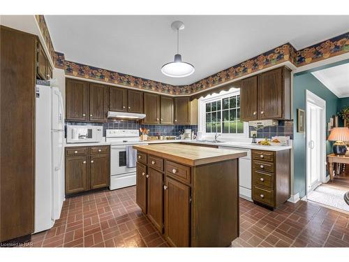 63 Mountain Street, St. Catharines, ON - Indoor Photo Showing Kitchen