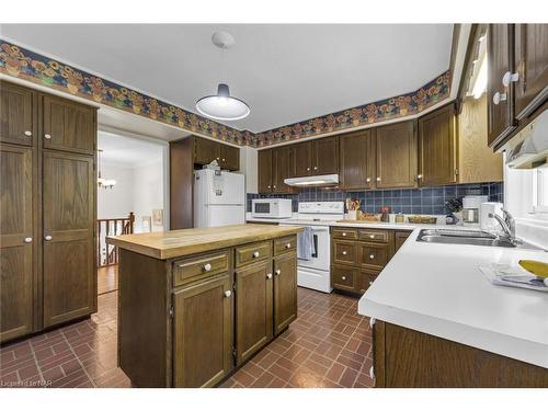 63 Mountain Street, St. Catharines, ON - Indoor Photo Showing Kitchen