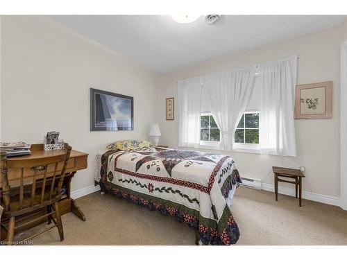 63 Mountain Street, St. Catharines, ON - Indoor Photo Showing Bedroom