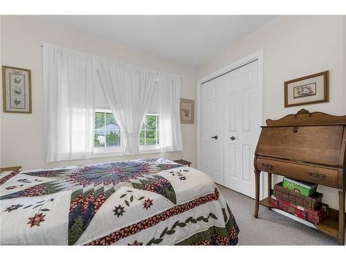 63 Mountain Street, St. Catharines, ON - Indoor Photo Showing Bedroom