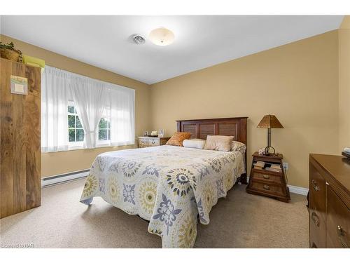 63 Mountain Street, St. Catharines, ON - Indoor Photo Showing Bedroom