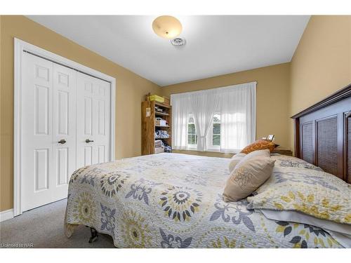 63 Mountain Street, St. Catharines, ON - Indoor Photo Showing Bedroom