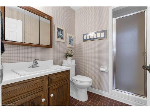 63 Mountain Street, St. Catharines, ON - Indoor Photo Showing Bathroom