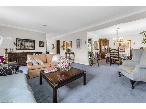 63 Mountain Street, St. Catharines, ON - Indoor Photo Showing Living Room