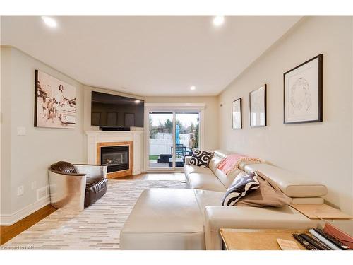 3897 Settler'S Cove Drive, Stevensville, ON - Indoor Photo Showing Living Room With Fireplace