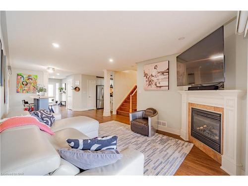 3897 Settler'S Cove Drive, Stevensville, ON - Indoor Photo Showing Living Room With Fireplace