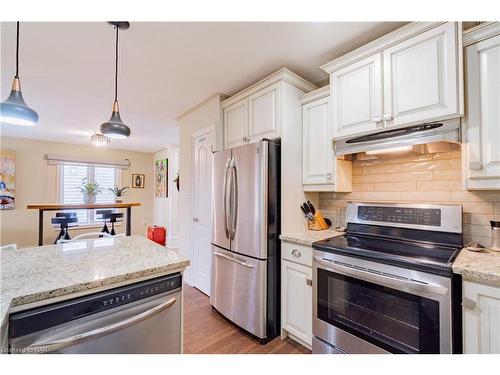 3897 Settler'S Cove Drive, Stevensville, ON - Indoor Photo Showing Kitchen