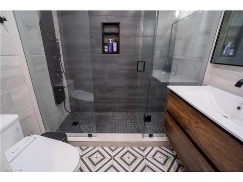 3897 Settler'S Cove Drive, Stevensville, ON - Indoor Photo Showing Bathroom