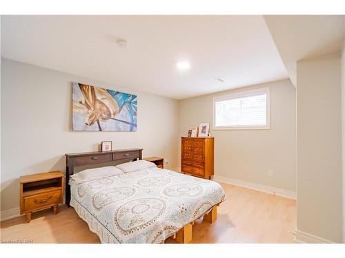 3897 Settler'S Cove Drive, Stevensville, ON - Indoor Photo Showing Bedroom