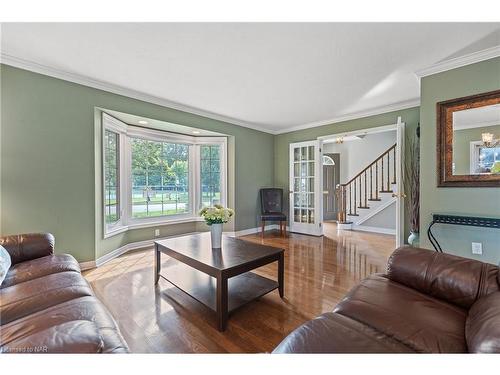 105 Dorothy Street, St. Catharines, ON - Indoor Photo Showing Living Room