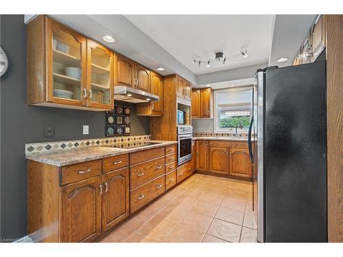 105 Dorothy Street, St. Catharines, ON - Indoor Photo Showing Kitchen