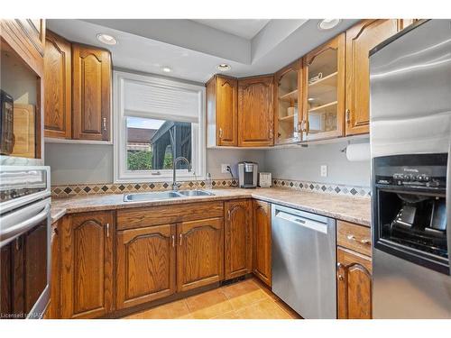 105 Dorothy Street, St. Catharines, ON - Indoor Photo Showing Kitchen With Double Sink