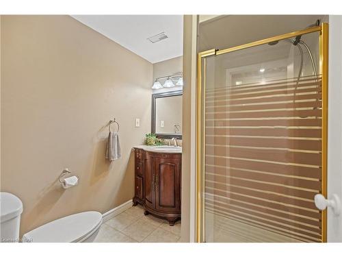 105 Dorothy Street, St. Catharines, ON - Indoor Photo Showing Bathroom