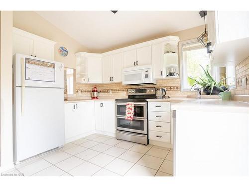 49 Biggar Road, Thorold, ON - Indoor Photo Showing Kitchen