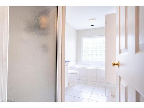 49 Biggar Road, Thorold, ON - Indoor Photo Showing Bathroom